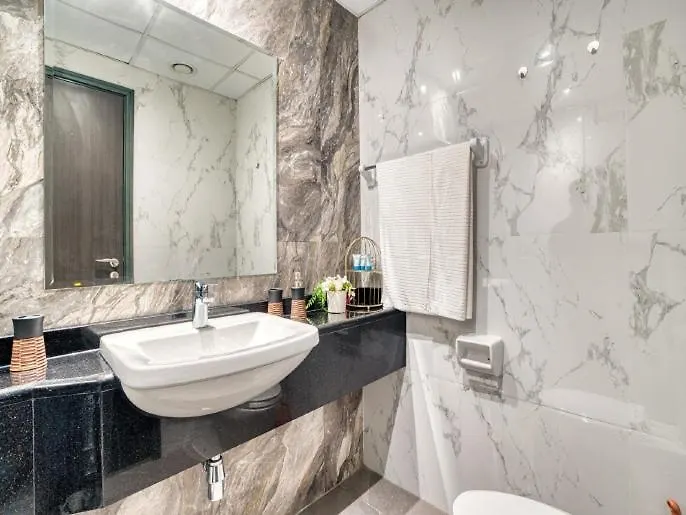 Luxury Studio In Business Bay With Canal View - 1906 Dubai Apartment