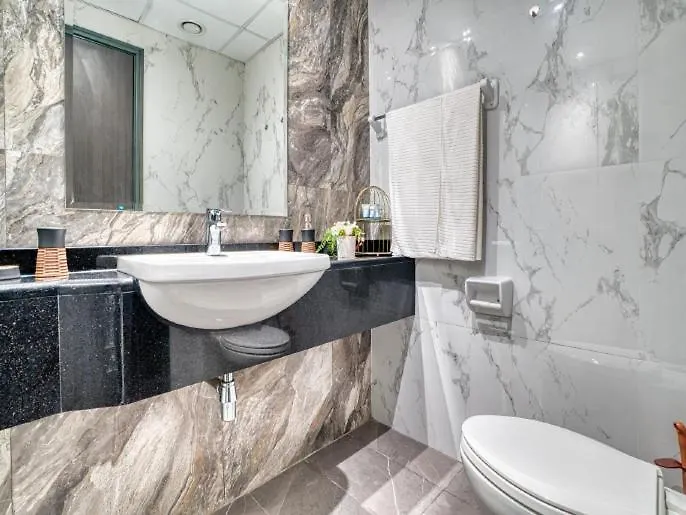 Luxury Studio In Business Bay With Canal View - 1906 Dubai