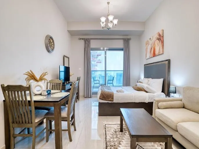 Luxury Studio In Business Bay With Canal View - 1906 Dubai Apartment