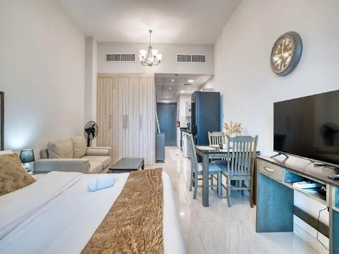 Luxury Studio In Business Bay With Canal View - 1906 Dubai Apartment